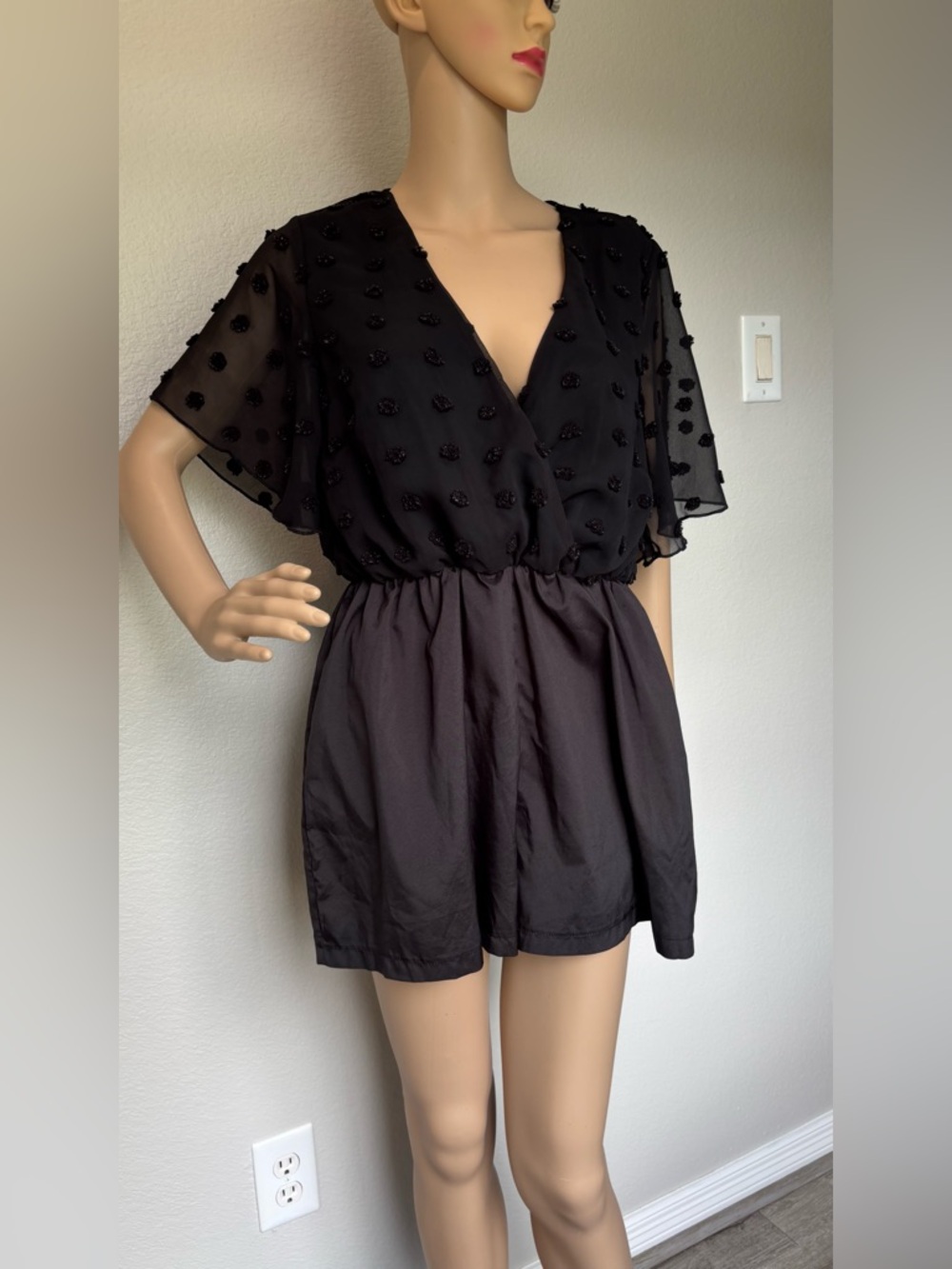 SHEIN Black Mini romper with Textured and ruffles sleeves